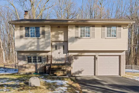 25668 Strath Haven Dr, Novi, MI 48374