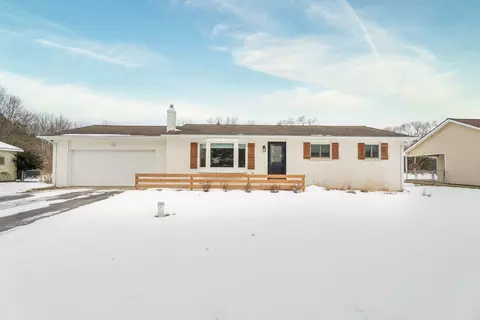 1746 S Hickory Ridge Rd, Milford, MI 48380