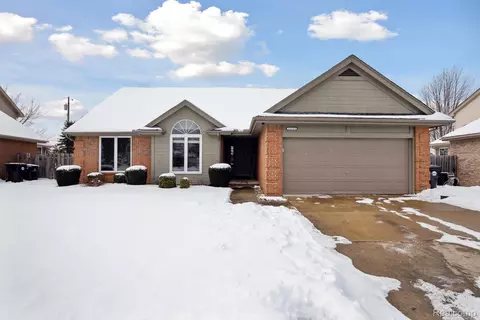 26980 Coachlight St, Woodhaven, MI 48183