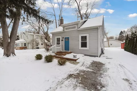 3023 Norcott Dr, Keego Harbor, MI 48320