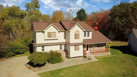 6111 Maple Trl, Grand Blanc, MI 48439