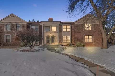 4414 Knightsbridge Ln, West Bloomfield, MI 48323