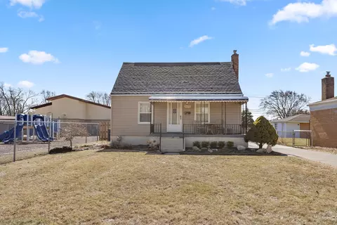 21712 Violet St, Saint Clair Shores, MI 48082