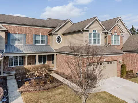 44944 Broadmoor Cir S, Northville, MI 48168