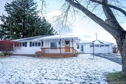 5735 Fowlerville Rd, Handy, MI 48836
