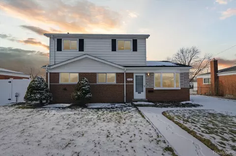 31743 Beechwood Dr, Warren, MI 48088