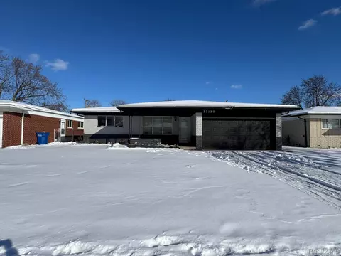 27120 Newport Dr, Warren, MI 48088