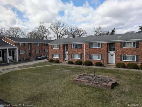 31831 Grand River Ave #98, Farmington, MI 48336