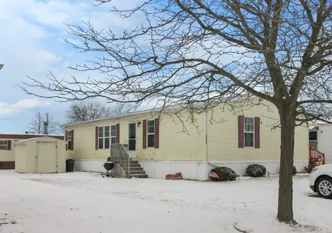20543 Glenallen, Clinton Township, MI 48036