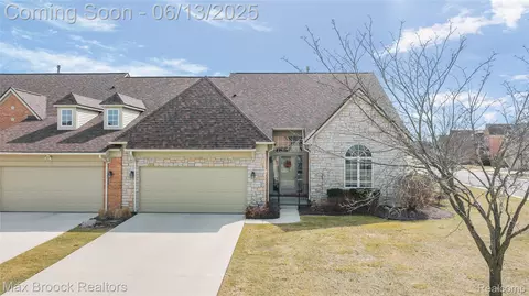 37143 Southwind Crt 38 19 Ct #38, Farmington Hills, MI 48331