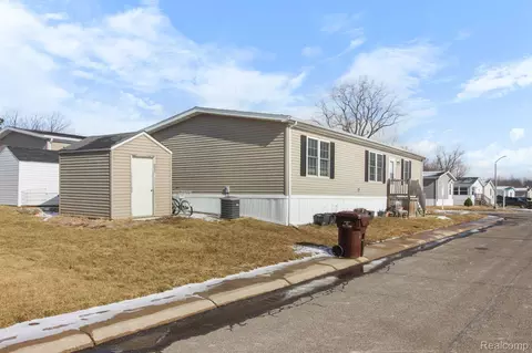 28958 Country Ln, Huron, MI 48134