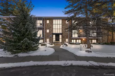 5965 W Michigan Ave #16, Saginaw, MI 48638