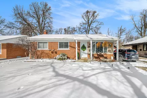 22021 Raymond St, Saint Clair Shores, MI 48082
