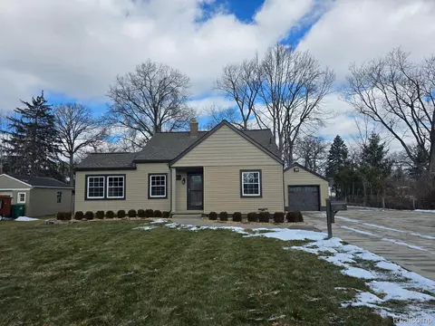 31728 Rosslyn Ave, Garden City, MI 48135
