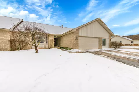 34856 Maplewood Ln, Richmond, MI 48062