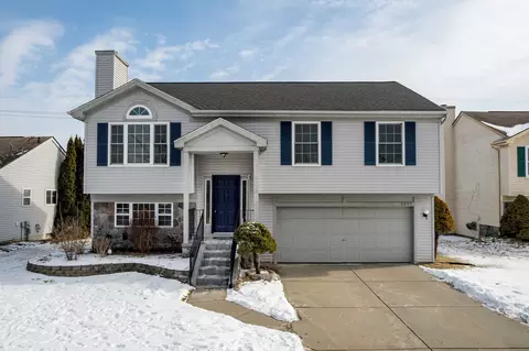 5895 Northridge Cir, Waterford, MI 48327