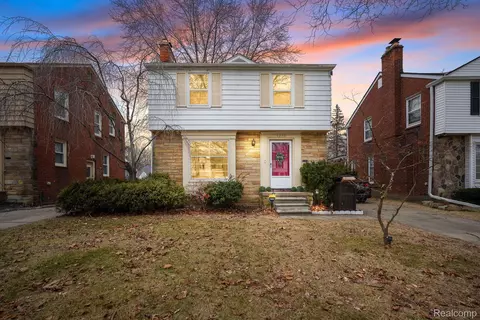 5270 Lannoo St, Grosse Pointe, MI 48236