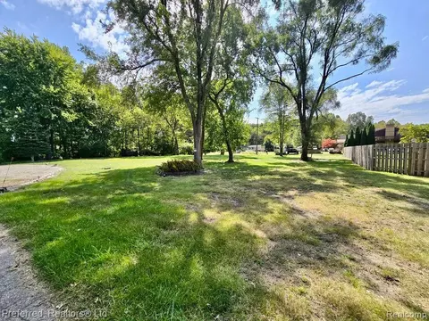 35841 Vinewood St, Romulus, MI 48174 photo 1