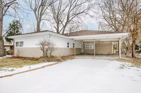 707 Country Club Ln, Flint, MI 48507