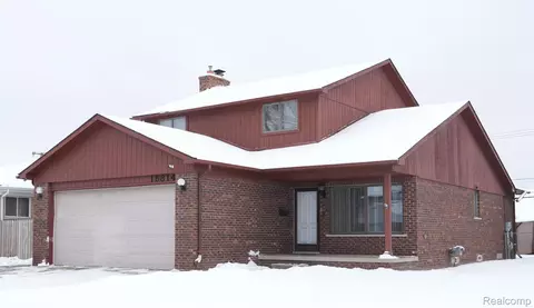15814 Deerfield Ave, Eastpointe, MI 48021