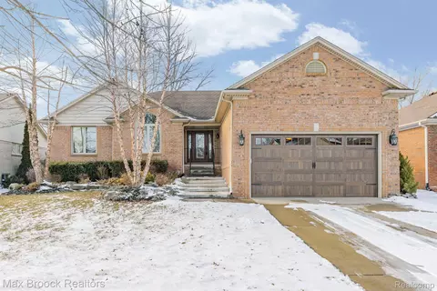 39191 Rivercrest Ave, Harrison, MI 48045