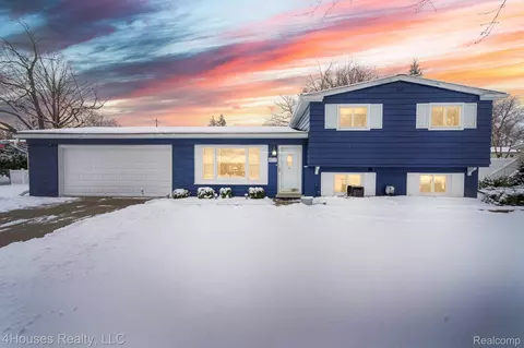 8733 Buffalo Dr, Commerce, MI 48382