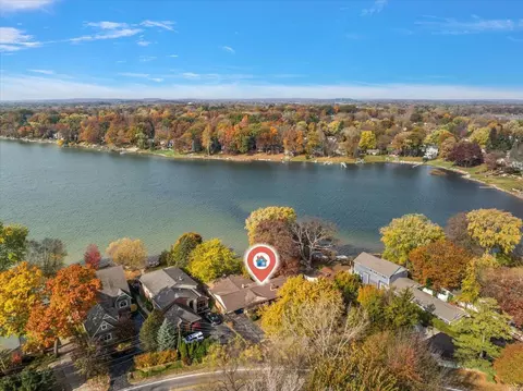 2031 Watkins Lake Rd, Waterford, MI 48328