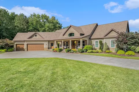 7196 Manor Ln, Fowlerville, MI 48836