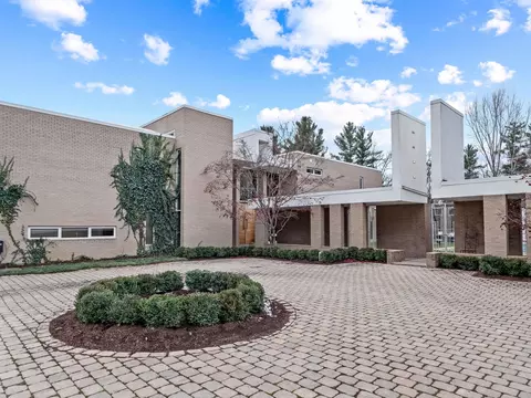5755 Bloomfield Glens Rd, West Bloomfield, MI 48322