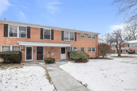 3218 Shenandoah Dr, Royal Oak, MI 48073