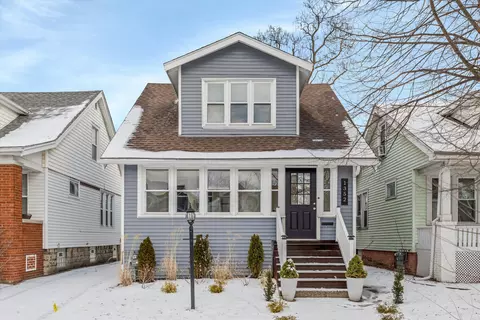 1352 Wayburn St, Grosse Pointe Park, MI 48230