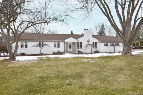 5970 Orchard Bend Rd, Bloomfield Hills, MI 48301