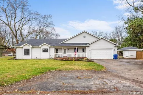 3210 Warringham Ave, Waterford, MI 48329