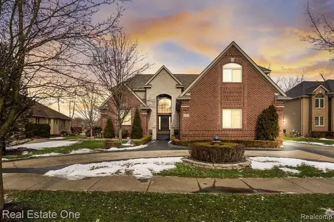 11227 Runyan Ln, Shelby Township, MI 48317
