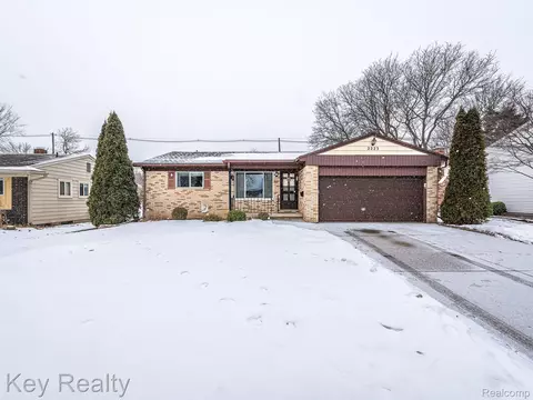 2223 Vassar Dr, Lansing, MI 48912