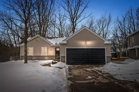 5919 Kings Arms Rd, Waterford, MI 48327