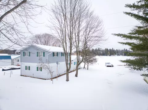 2356 Lakeside Dr, Evart, MI 49631