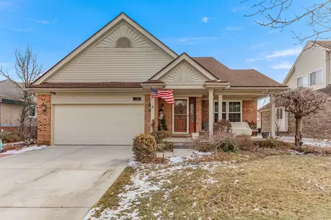 23223 Brentwood Dr, Brownstown, MI 48183