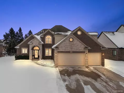 1752 John Paul Ct, Oxford, MI 48371