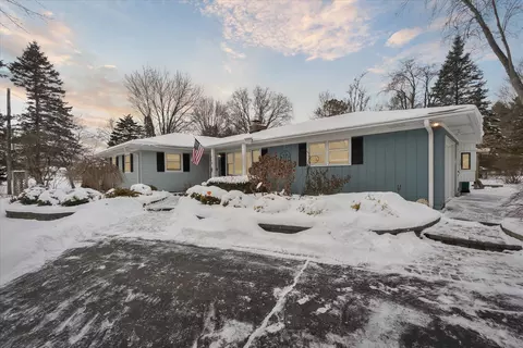 2220 W Euna, Wixom, MI 48393