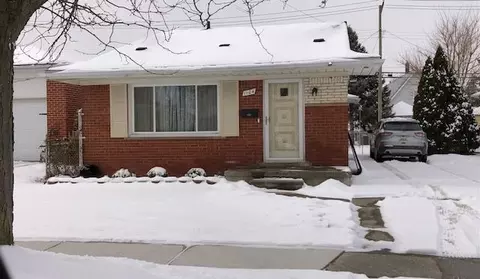 1104 6th St, Wyandotte, MI 48192