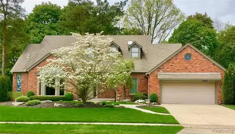 20123 Wayne Rd, Livonia, MI 48152