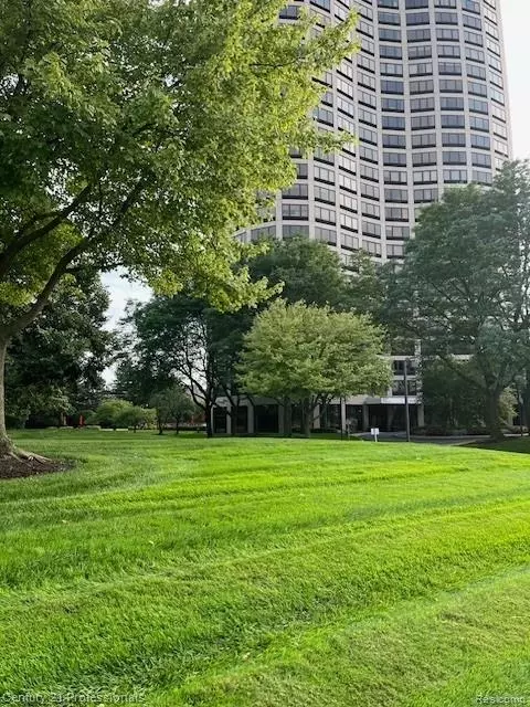 5000 Town Ctr #3204, Southfield, MI 48075