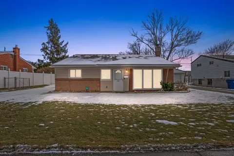 4612 Lutz Dr, Warren, MI 48092