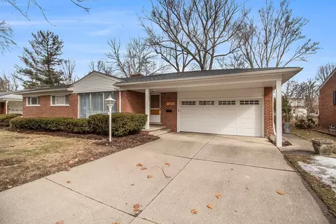 22772 Mayfield Ave, Farmington, MI 48336