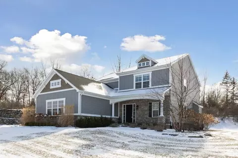 10136 Shenandoah Ridge Dr, Brighton, MI 48114