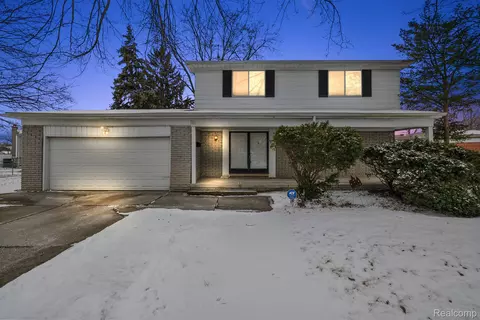 32159 Gainsborough Dr, Warren, MI 48088