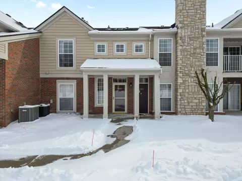 52148 Naugatuck Dr, Macomb, MI 48042
