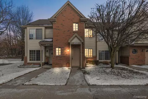 41054 Rose Ln, Clinton Township, MI 48036