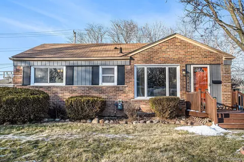 30450 Hathaway St, Livonia, MI 48150